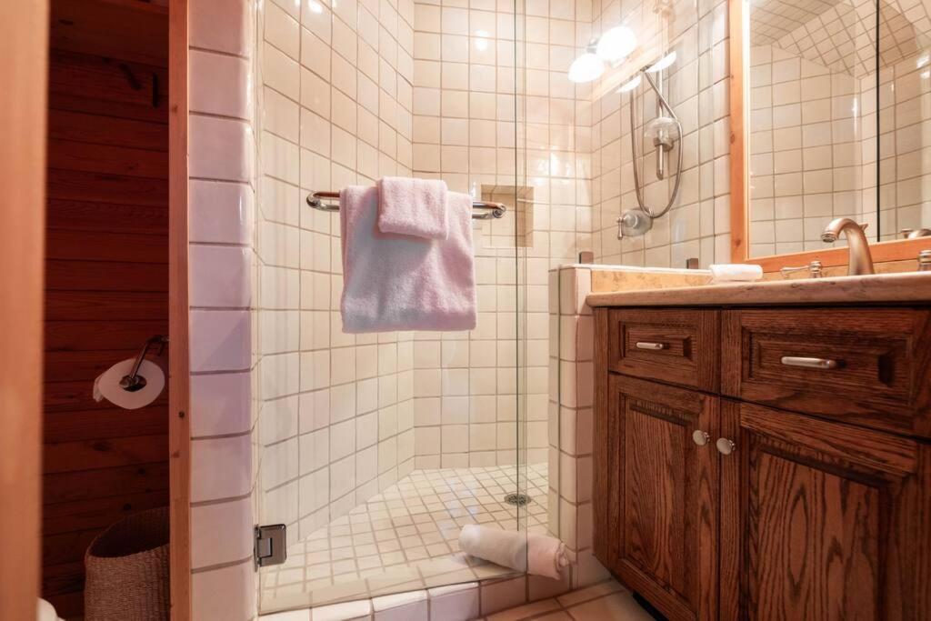 Snowridge Chalet by Outpost Whistler