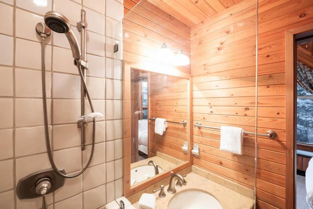 Snowridge Chalet by Outpost Whistler