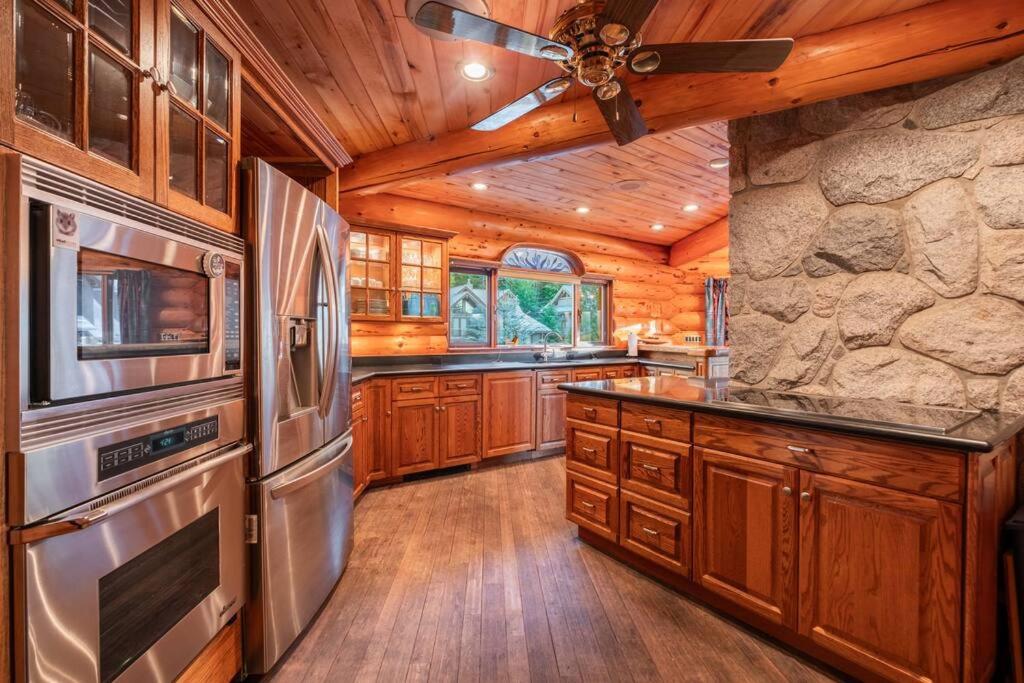 Snowridge Chalet by Outpost Whistler