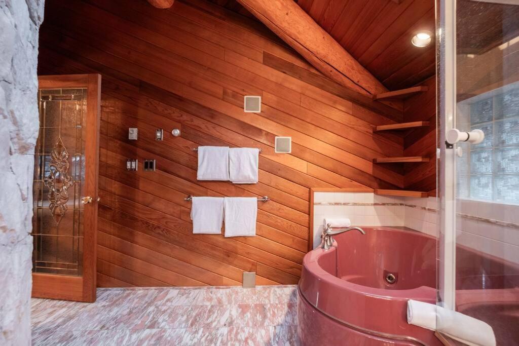 Snowridge Chalet by Outpost Whistler