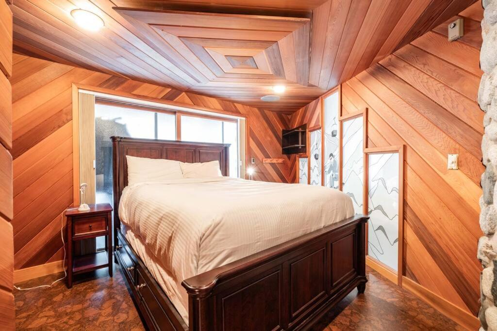 Snowridge Chalet by Outpost Whistler