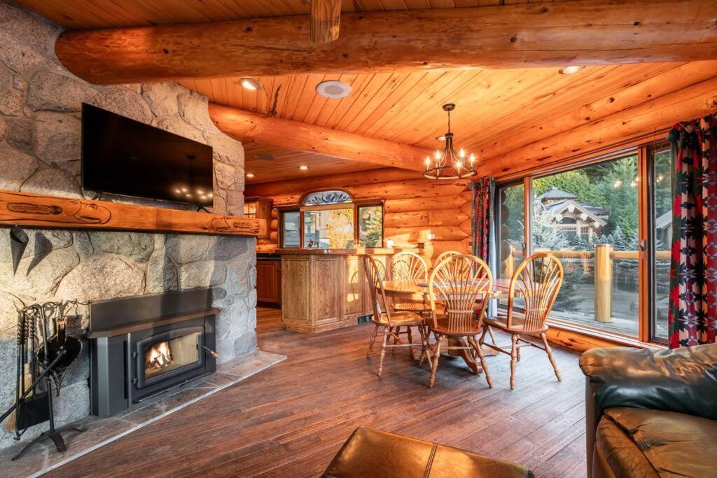 Snowridge Chalet by Outpost Whistler
