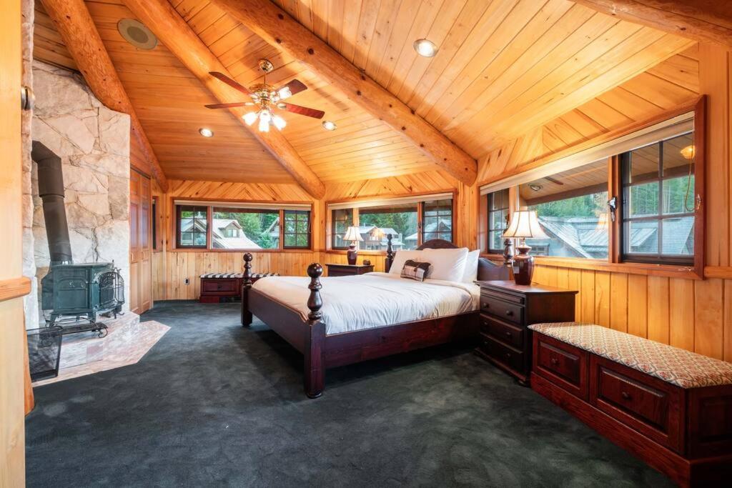 Snowridge Chalet by Outpost Whistler