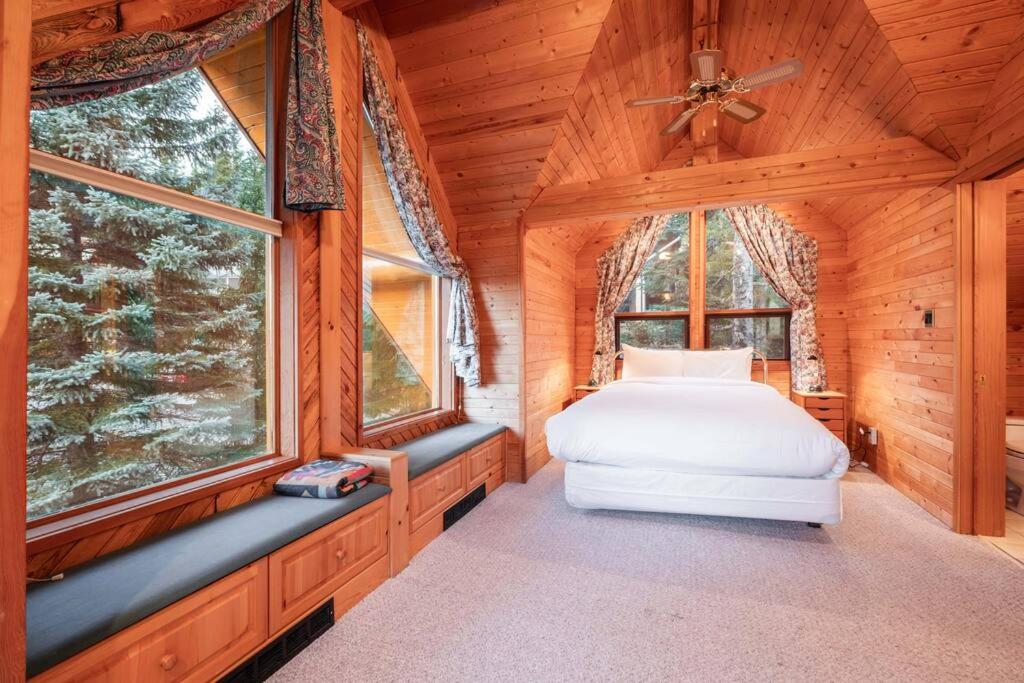 Snowridge Chalet by Outpost Whistler