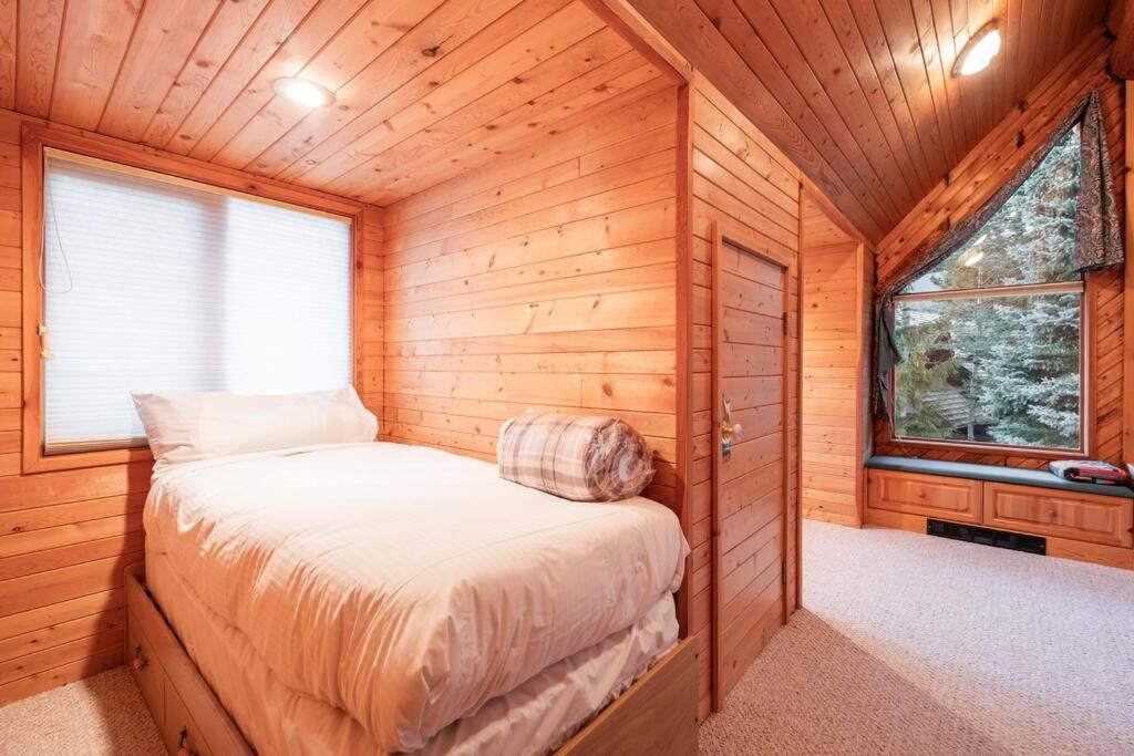 Snowridge Chalet by Outpost Whistler