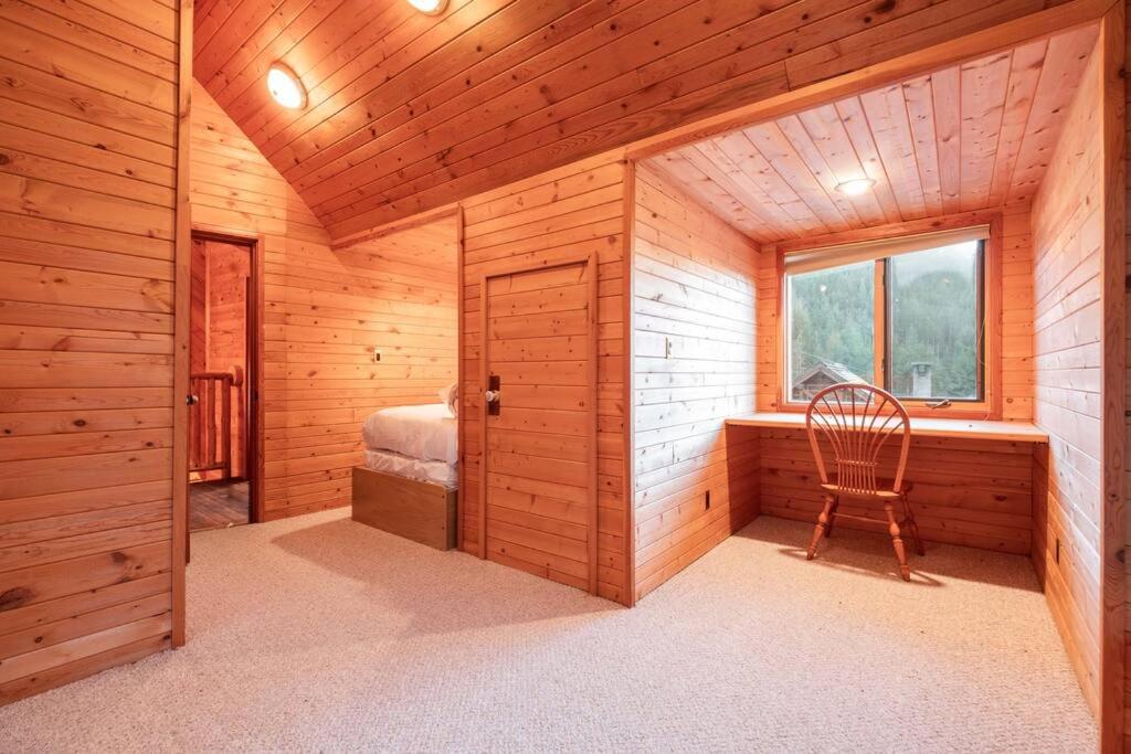 Snowridge Chalet by Outpost Whistler