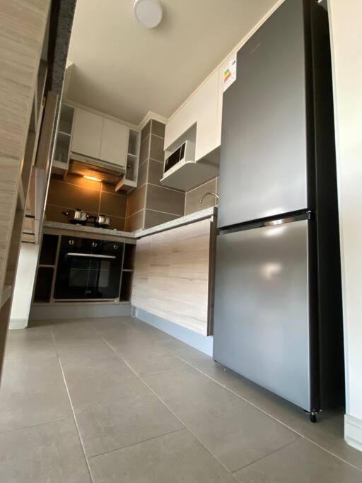 Hermoso Departamento con excelente vista, a pasos de la Quinta Vergara, cercano a Reloj de Flores y Playa Caleta Abarca