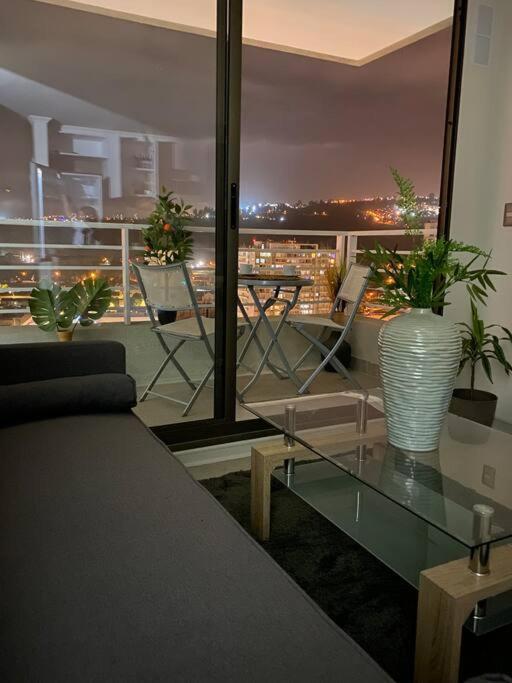 Hermoso Departamento con excelente vista, a pasos de la Quinta Vergara, cercano a Reloj de Flores y Playa Caleta Abarca