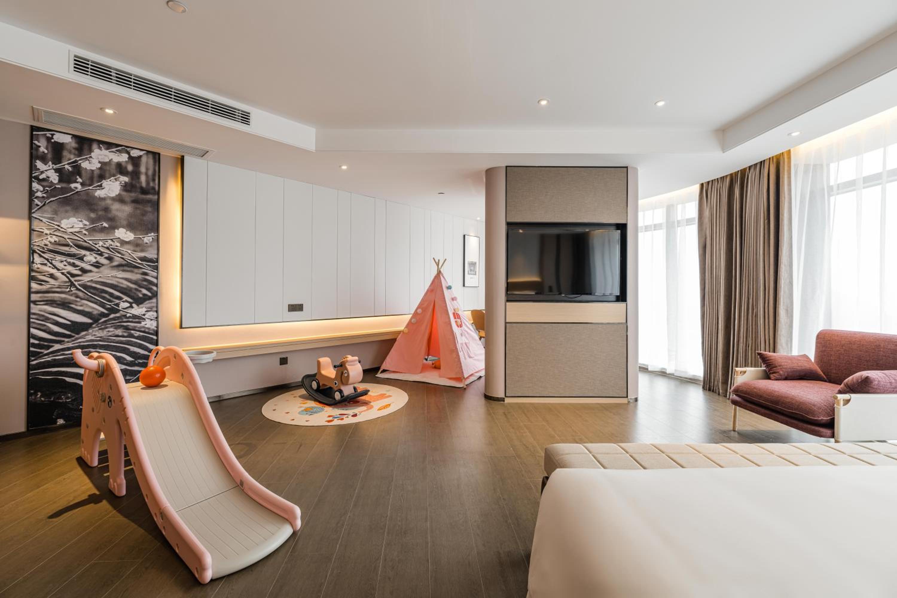 Atour Hotel Tonglu Fuchunjiang