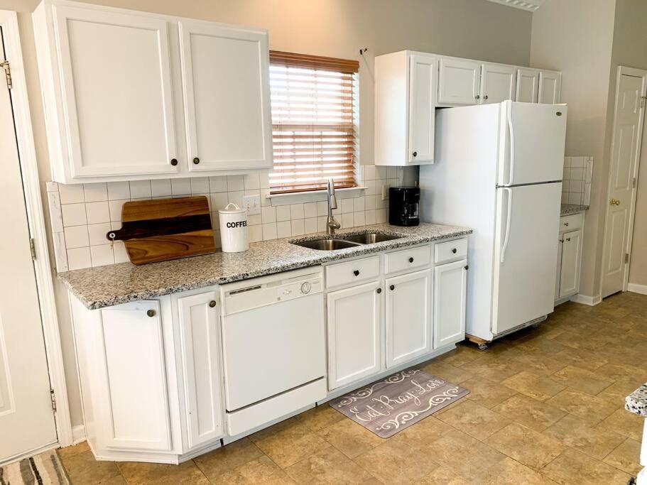 *Come home - 1 mile from Duke & Downtown Durham view 2