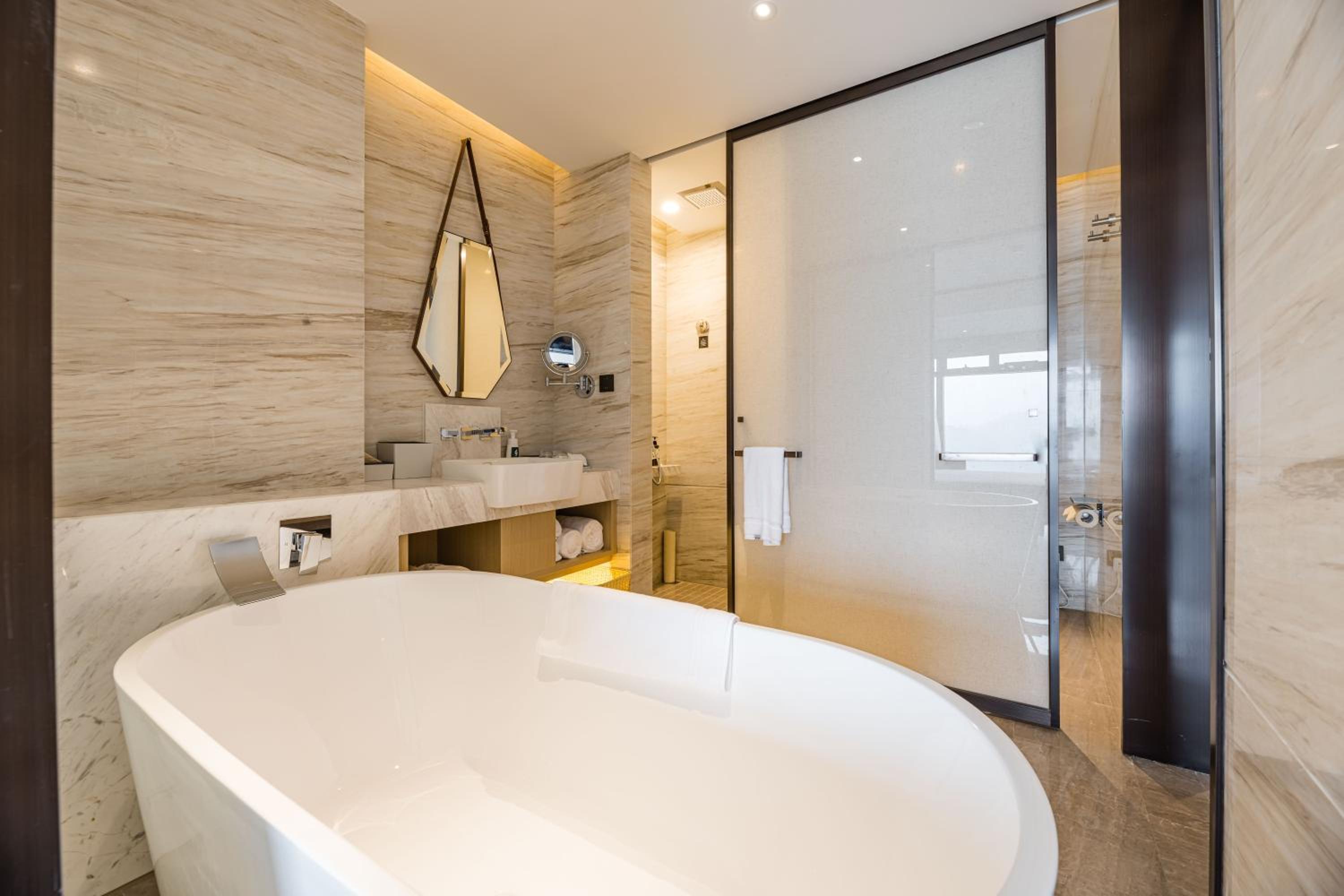 Atour Hotel Tonglu Fuchunjiang