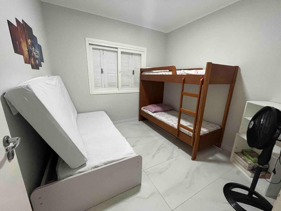 Casa para até 8 pessoas com piscina - Xangri-lá