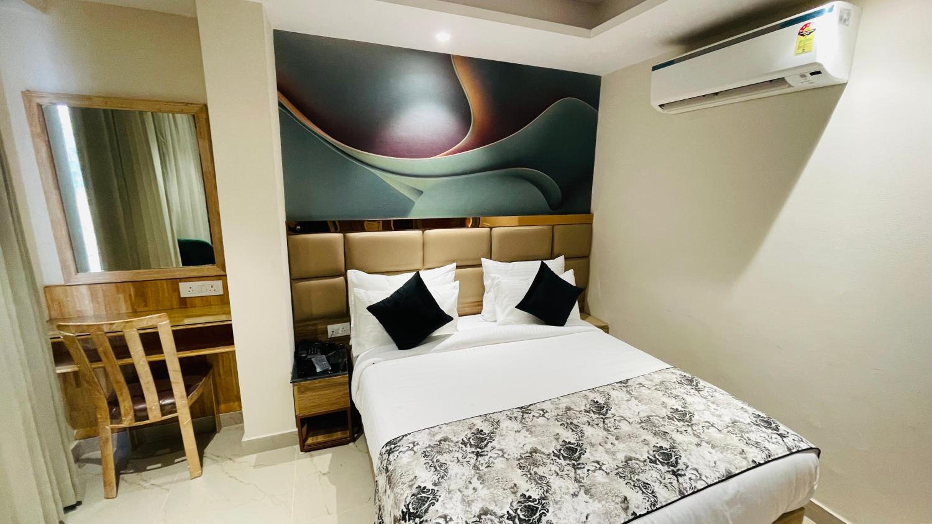 Travellers Hotel