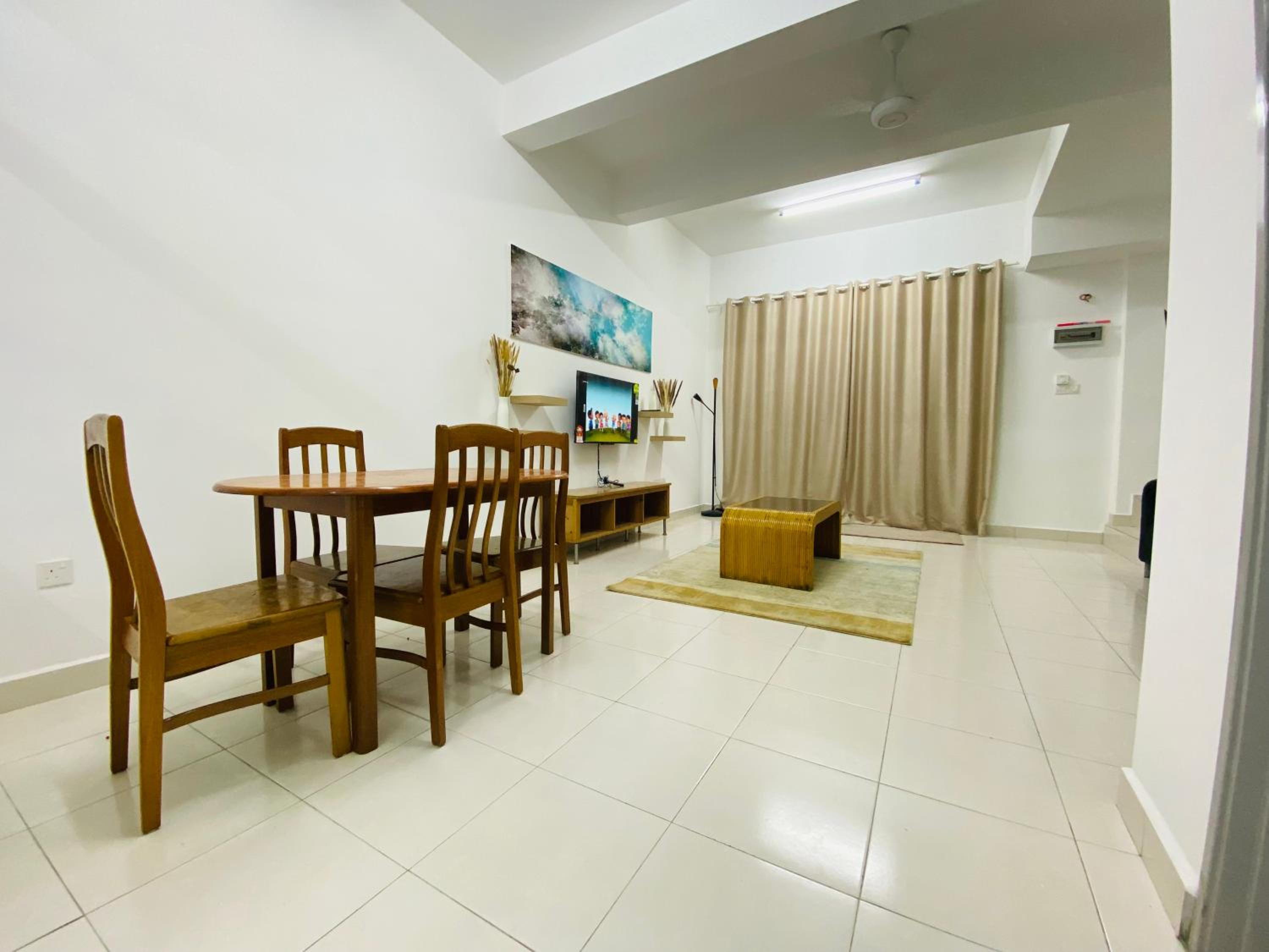 Alyn Home Kluang III Netflix WIFI Coway