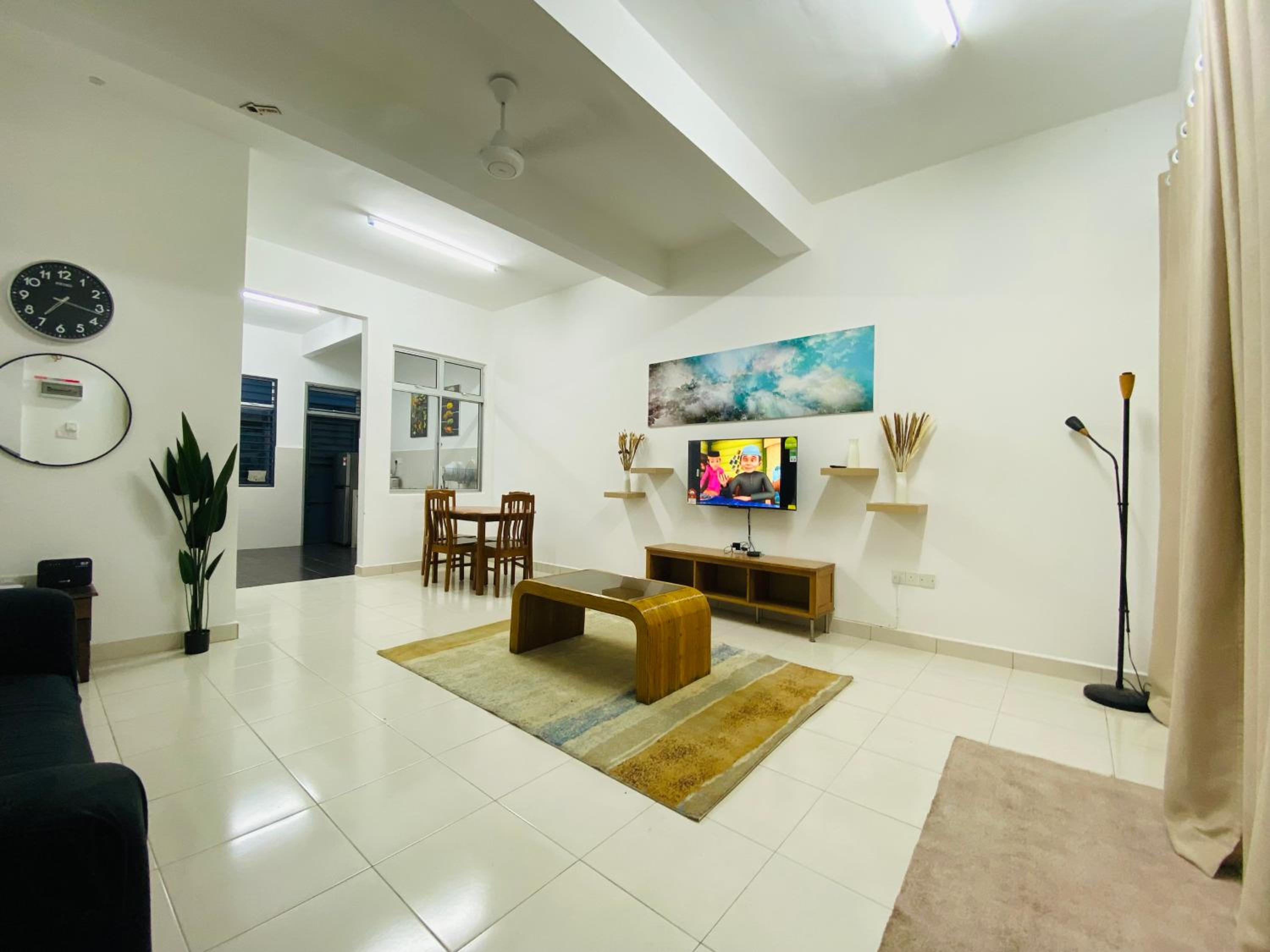 Alyn Home Kluang III Netflix WIFI Coway