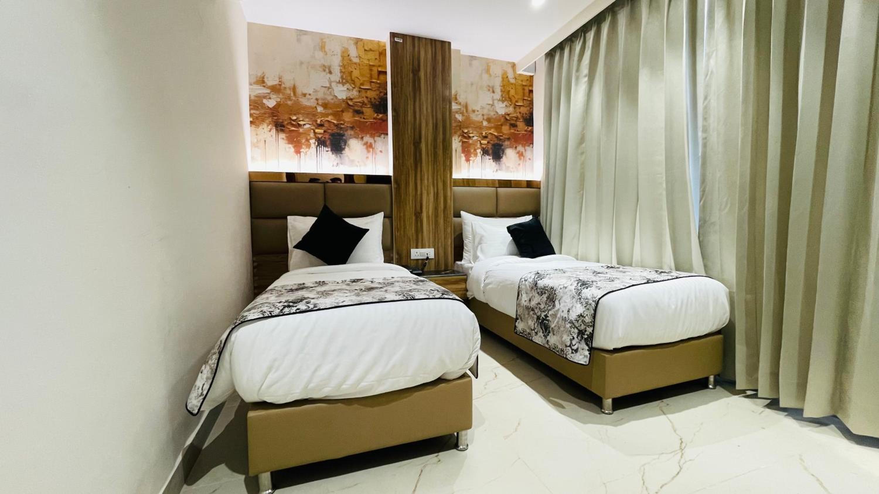 Travellers Hotel