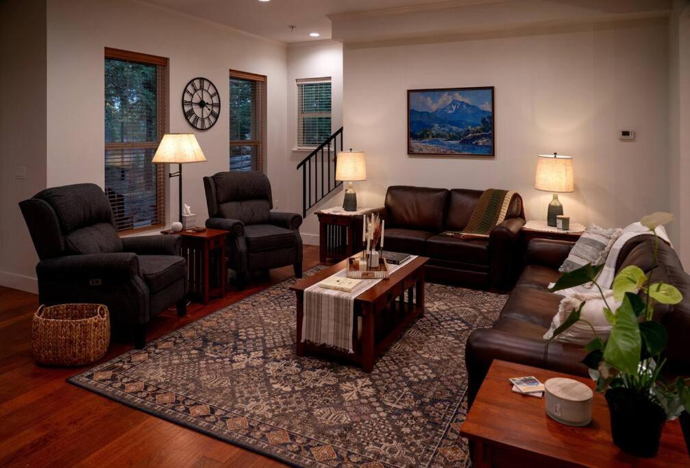 Cozy Escape at Moose Hollow view 4