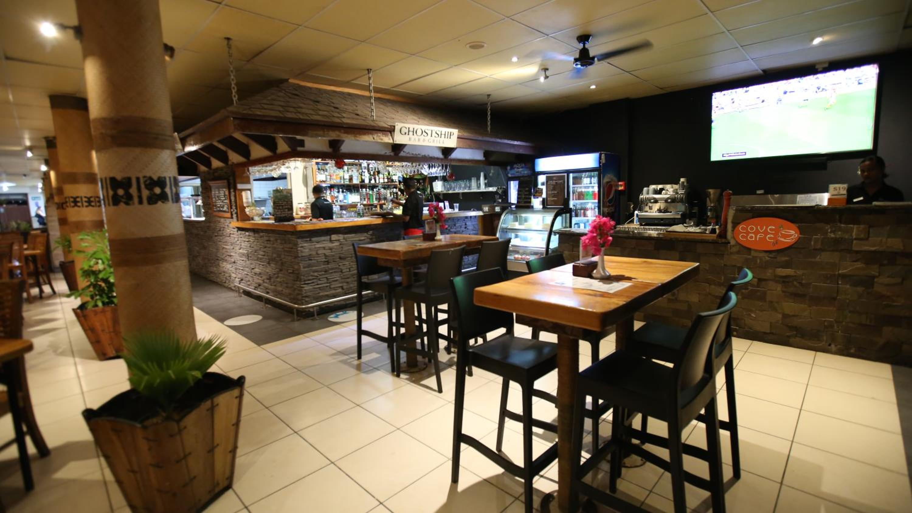 Smugglers Cove Beach Resort & Hotel - Image 5
