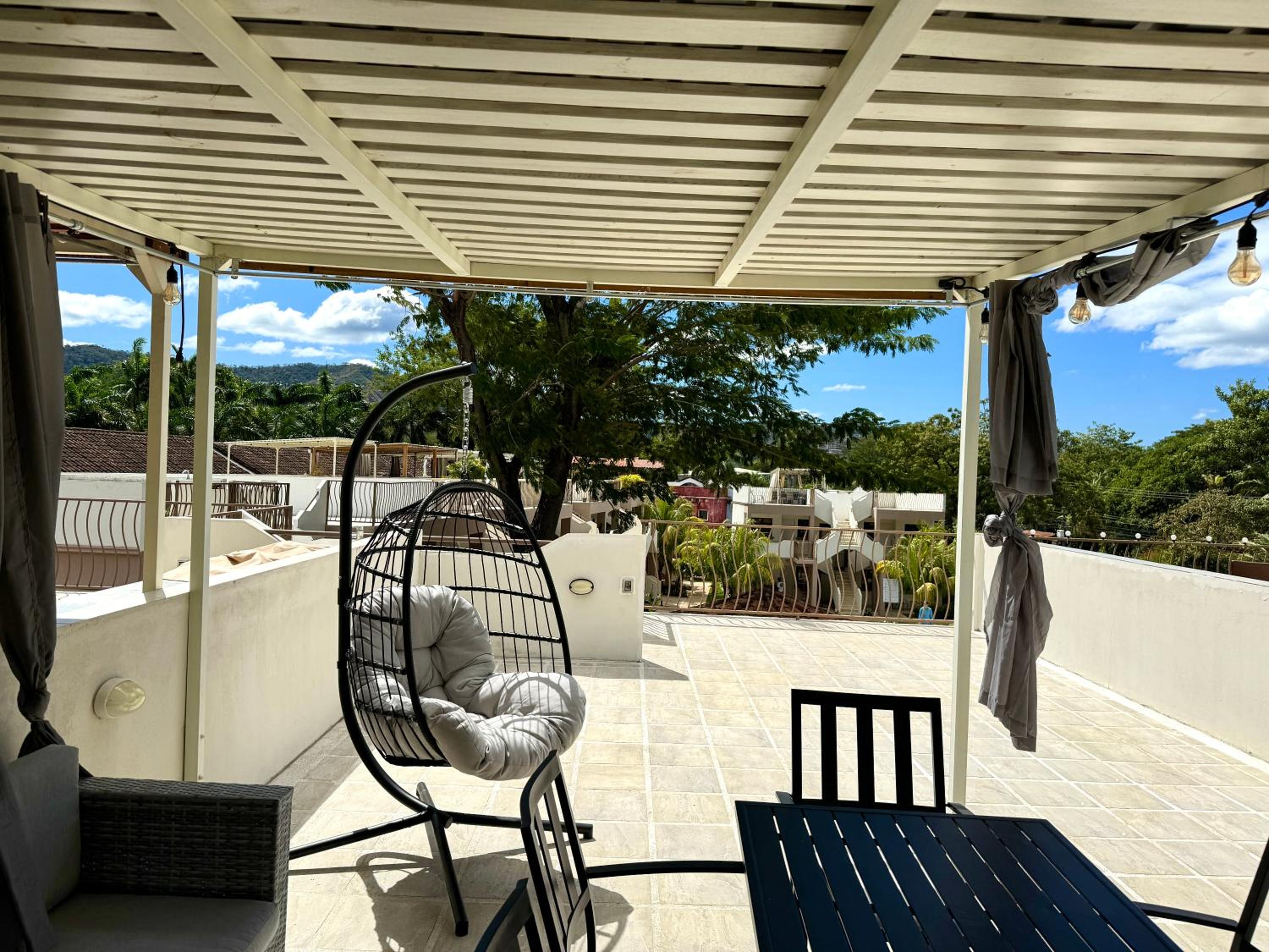 Sunny Tropical condo and rooftop terrace