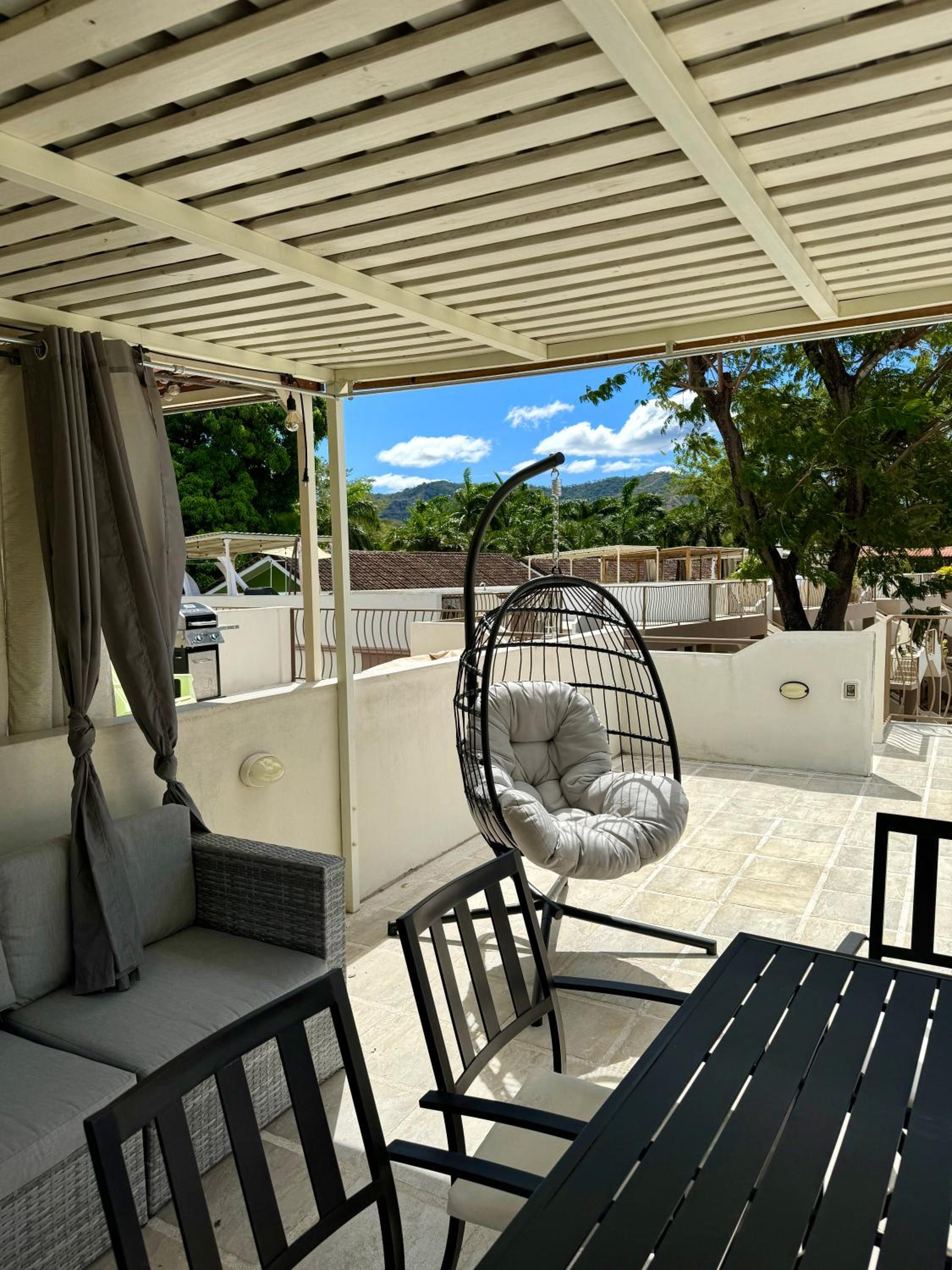 Sunny Tropical condo and rooftop terrace