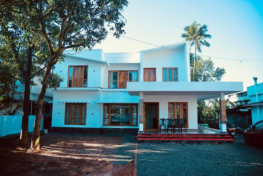 Spacious & Comfortable Home Stay ! view 2