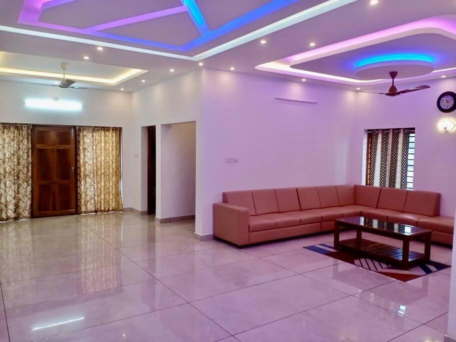Spacious & Comfortable Home Stay ! view 3