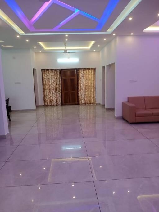 Spacious & Comfortable Home Stay ! view 4