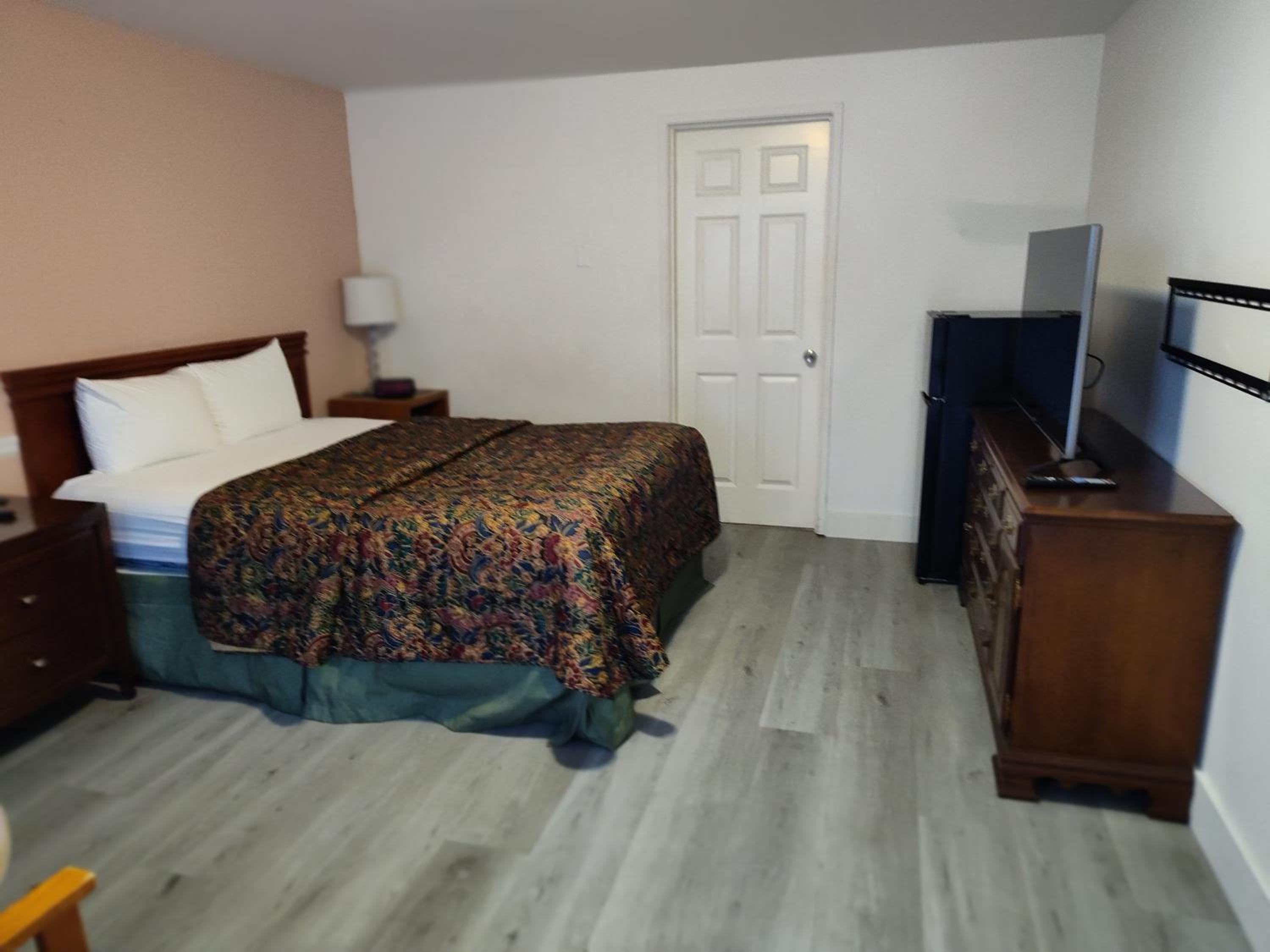 Shamrock Motel view 3