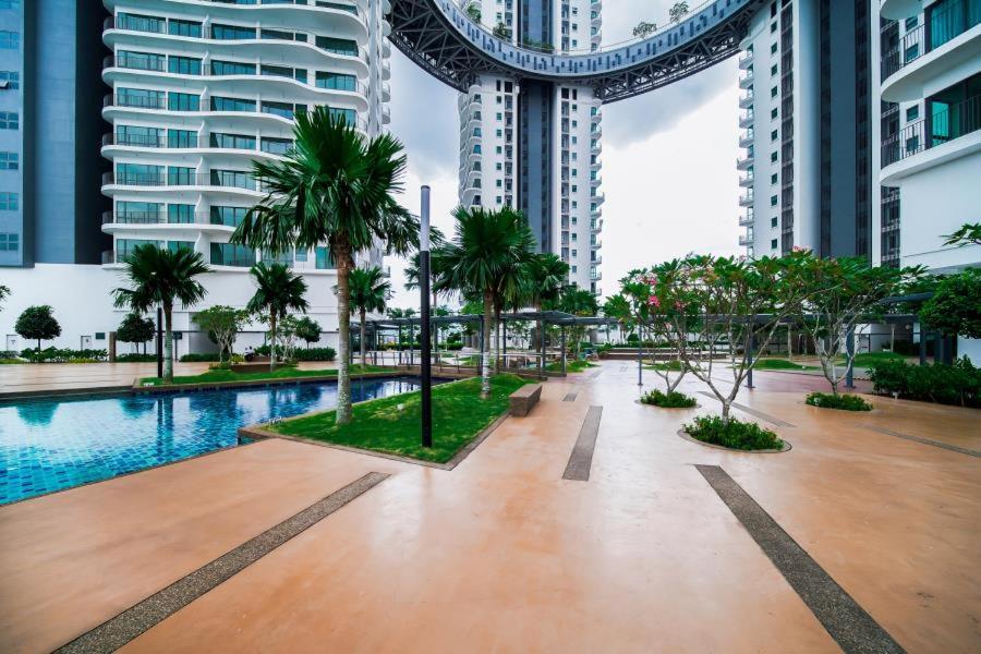 Datum Jelatek - KLCC Sky Ring Linked To LRT & Mall by AwNa
