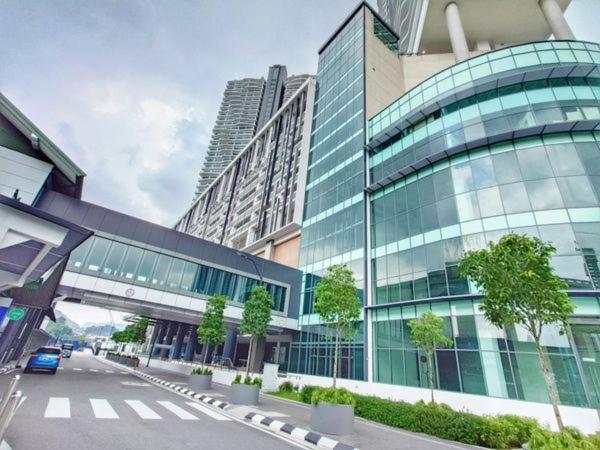 Datum Jelatek - KLCC Sky Ring Linked To LRT & Mall by AwNa