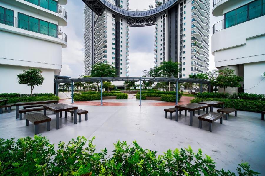 Datum Jelatek - KLCC Sky Ring Linked To LRT & Mall by AwNa