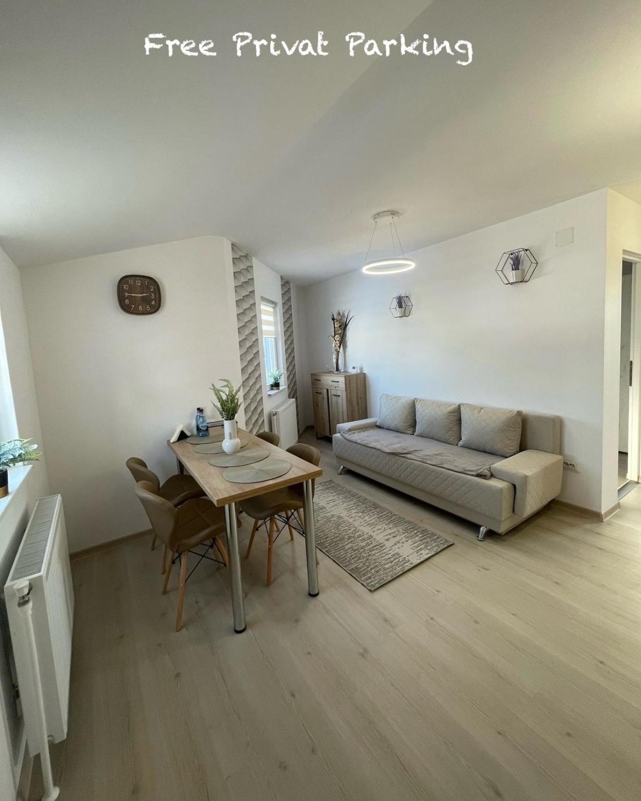 Jokai Apartments Nr9, code entry view 3