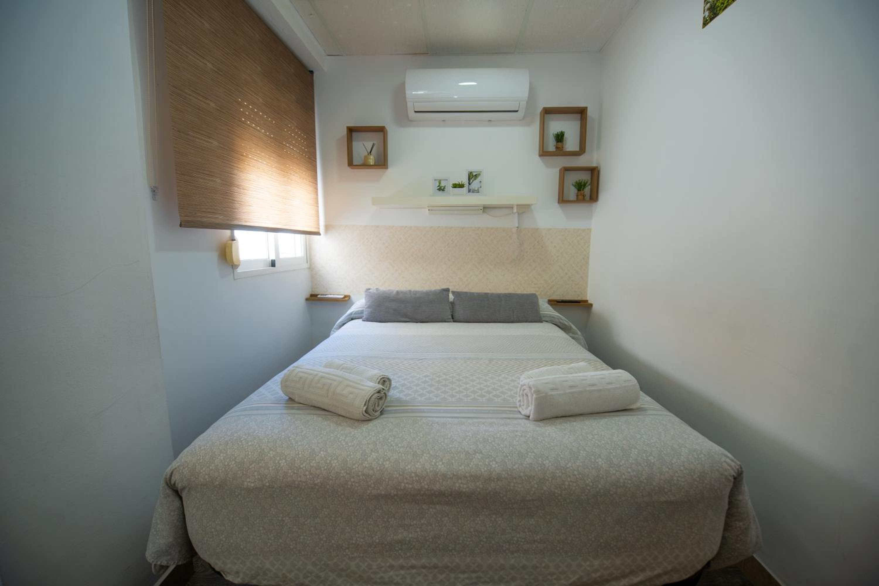 THE PHoTOGRAPHER ROOM