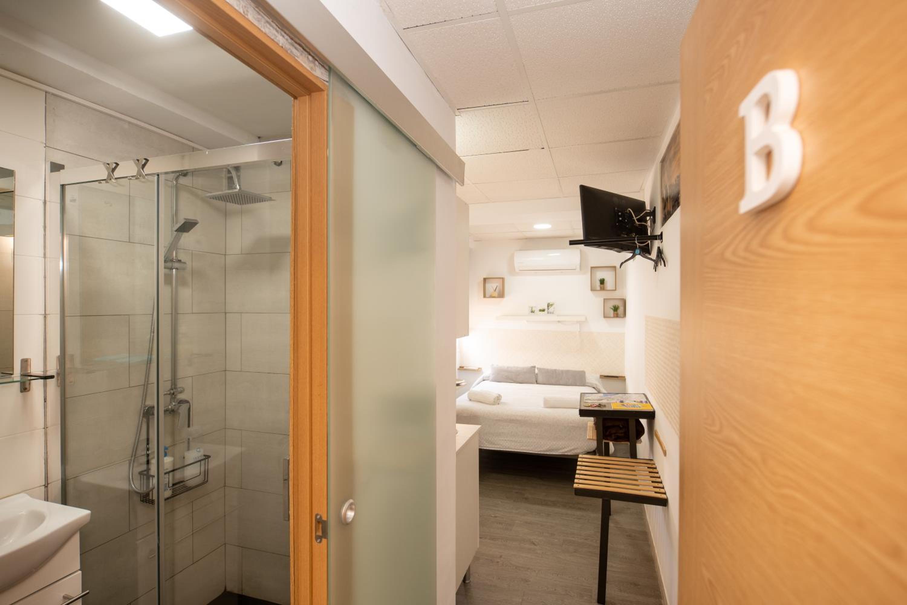 THE PHoTOGRAPHER ROOM