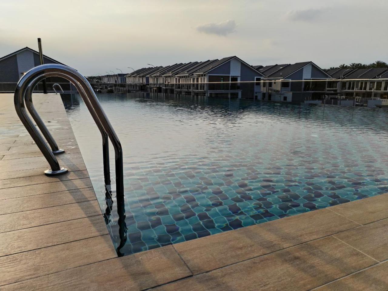 Camellia Residence ForestView Seri Austin Johor Bahru Near Eco Palladium by Harmony Homestay