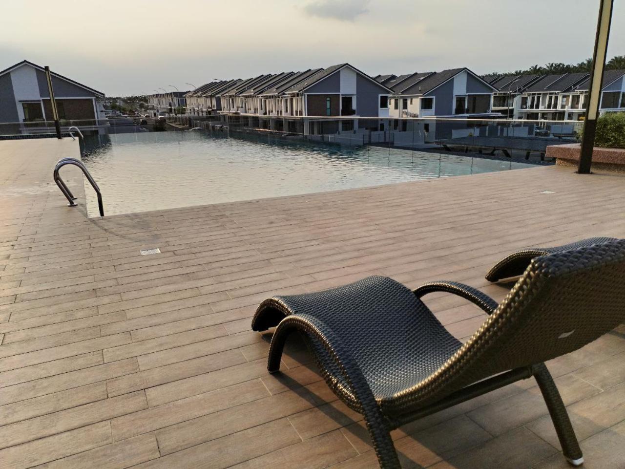 Camellia Residence ForestView Seri Austin Johor Bahru Near Eco Palladium by Harmony Homestay