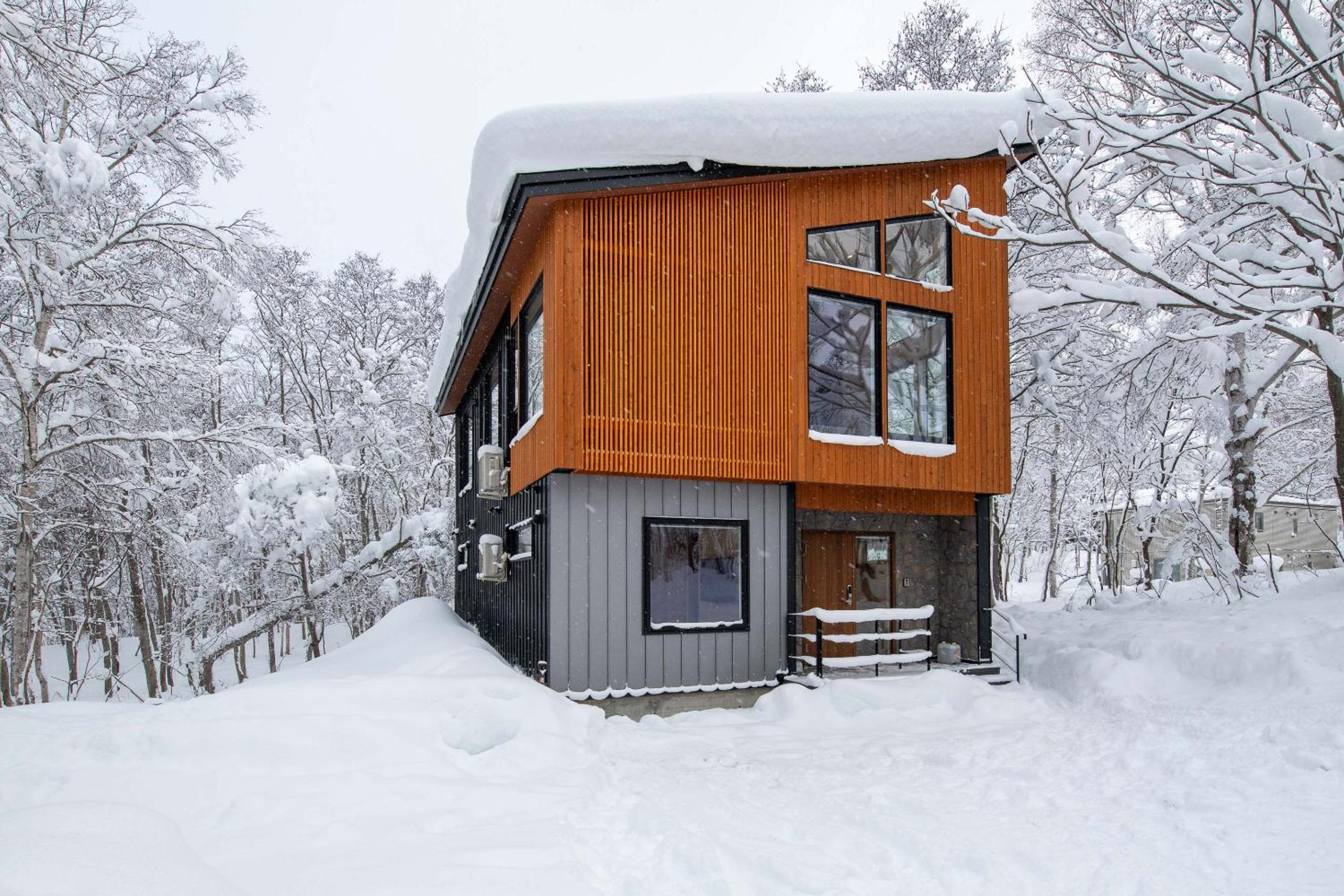 Moraine Onsen Chalet