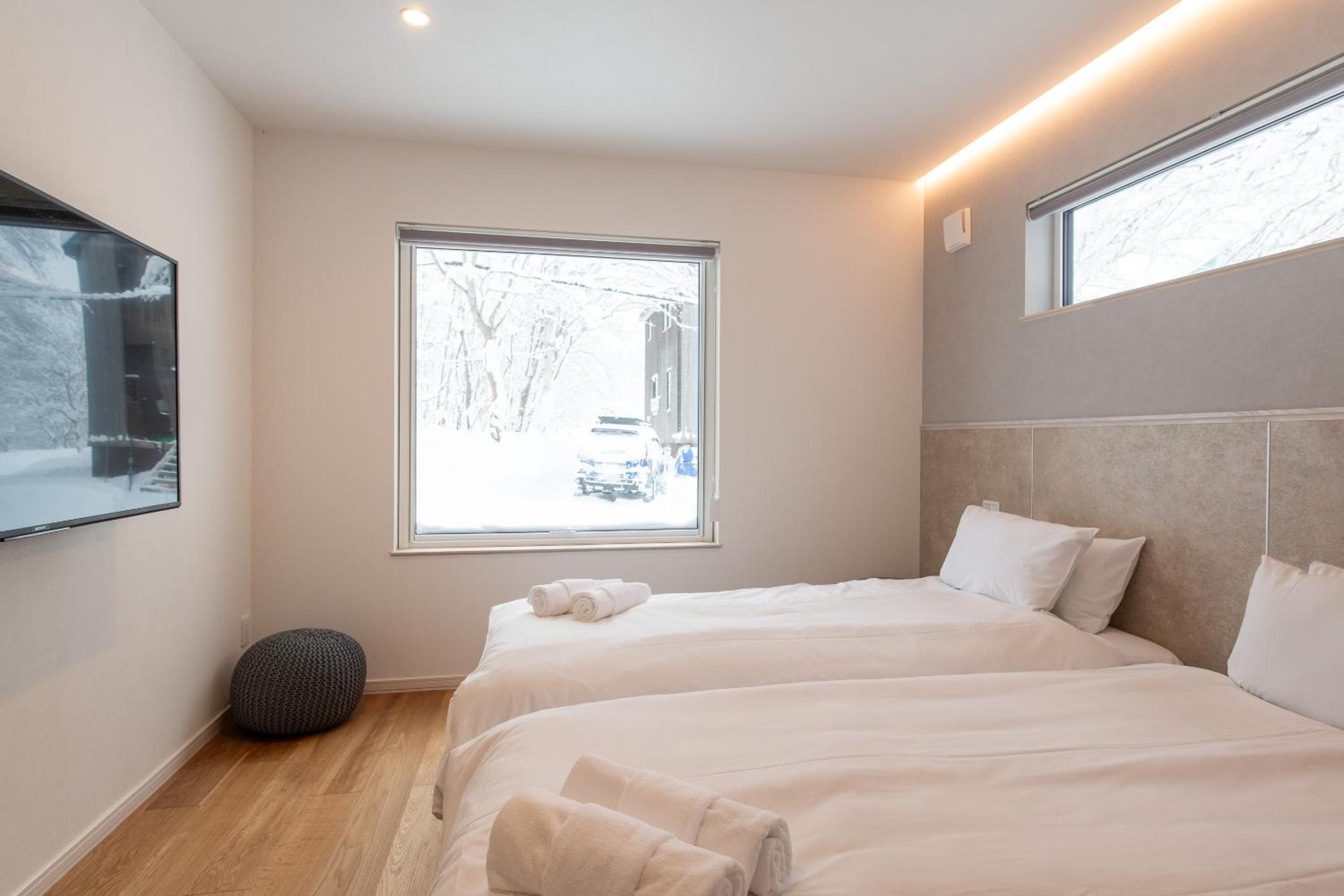 Moraine Onsen Chalet