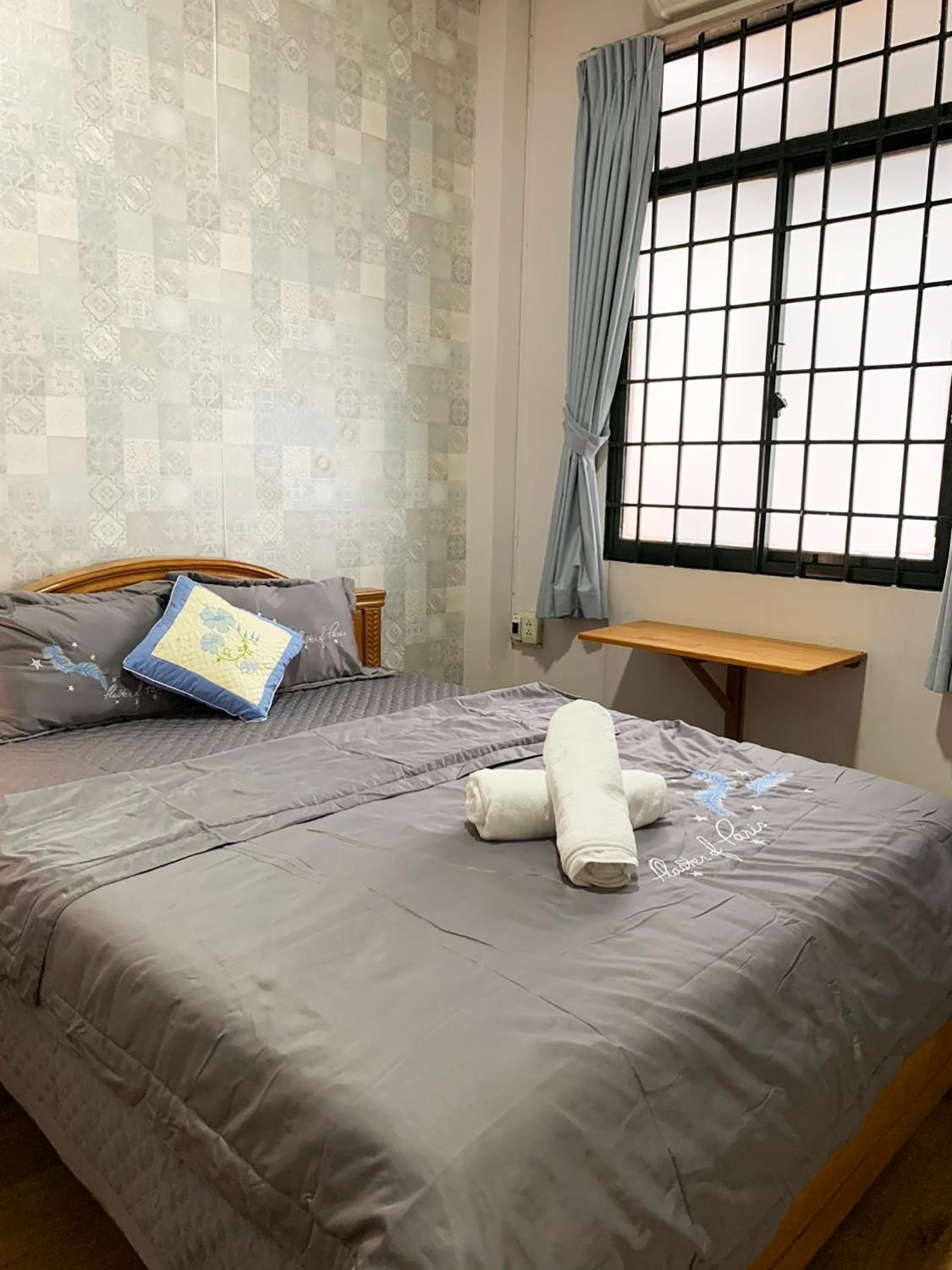 Ductaigallery's Entire Apt - Behind in Bui vien st