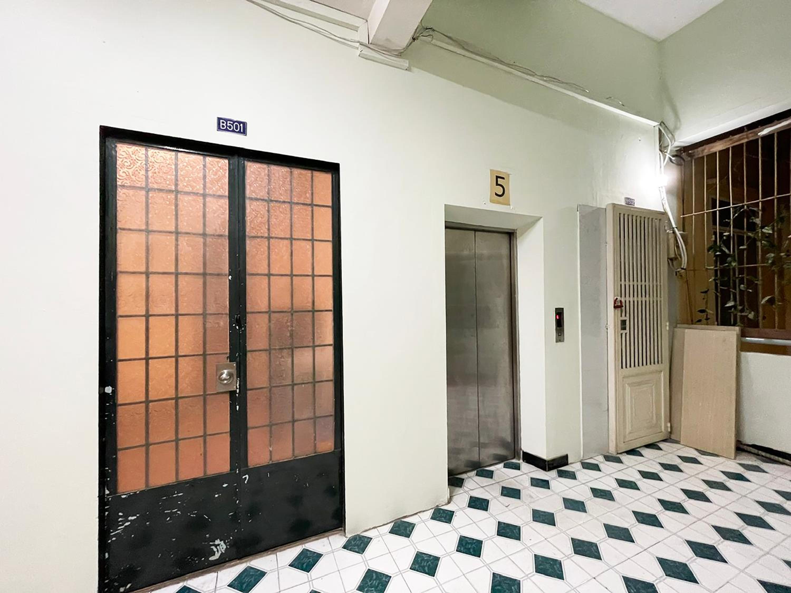 Ductaigallery's Entire Apt - Behind in Bui vien st