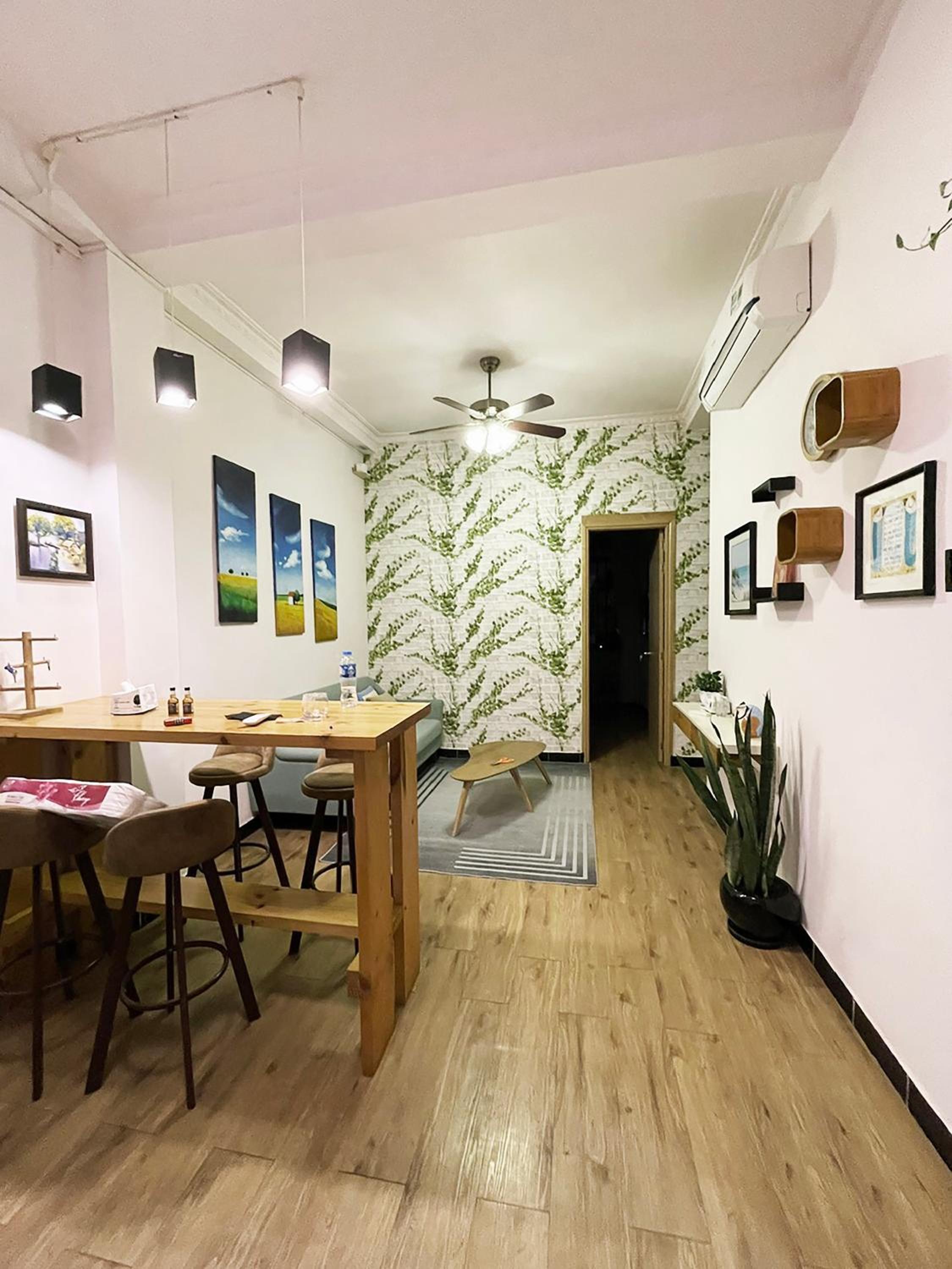 Ductaigallery's Entire Apt - Behind in Bui vien st