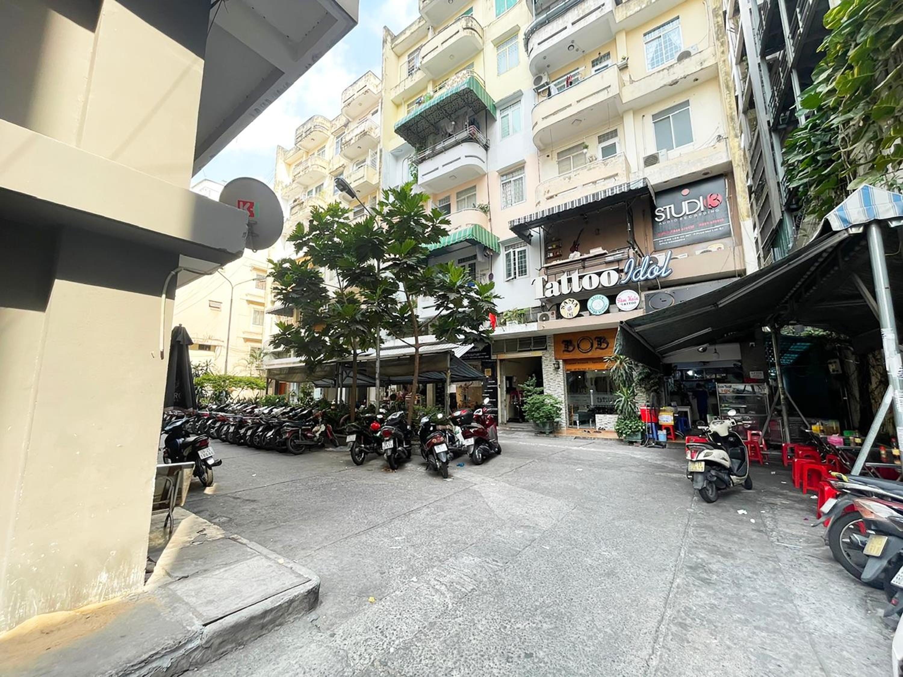 Ductaigallery's Entire Apt - Behind in Bui vien st
