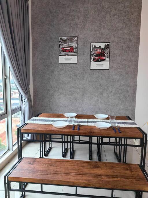 Mount Austin Manhattan Homestay. 1-5 Pax/Projector Netflix