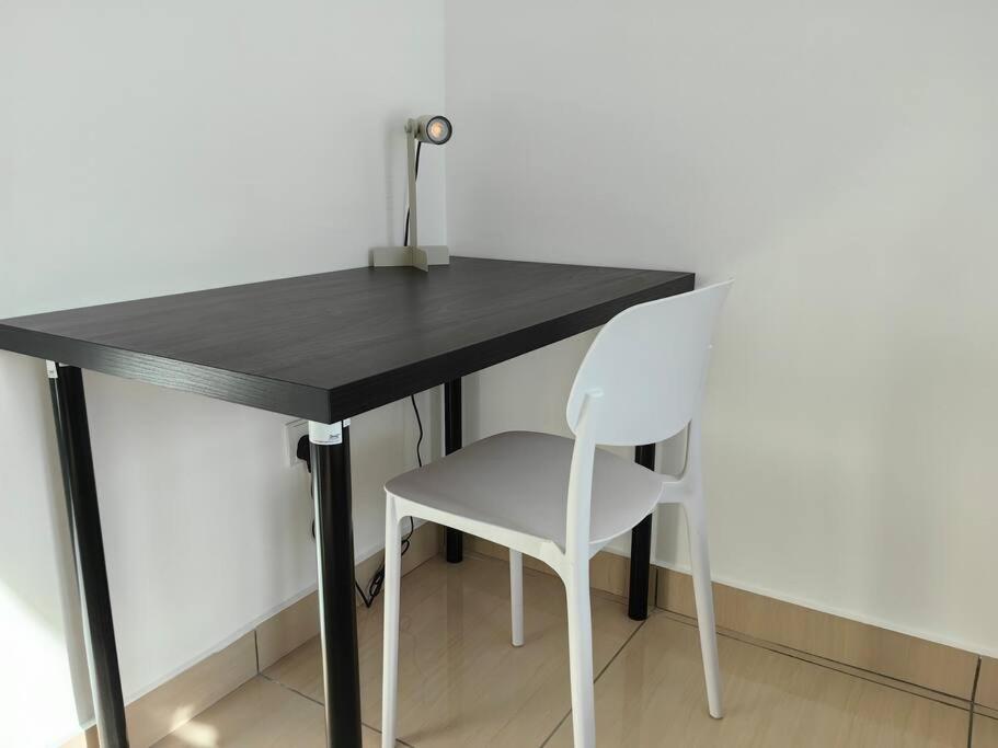 Mount Austin Manhattan Homestay. 1-5 Pax/Projector Netflix