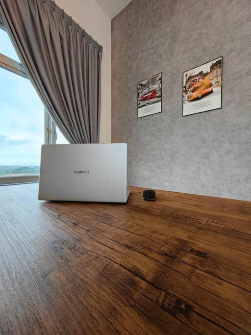 Mount Austin Manhattan Homestay. 1-5 Pax/Projector Netflix