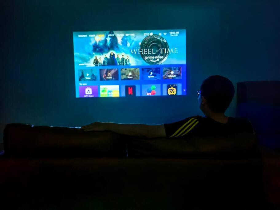Mount Austin Manhattan Homestay. 1-5 Pax/Projector Netflix