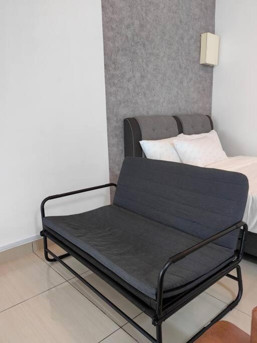 Mount Austin Manhattan Homestay. 1-5 Pax/Projector Netflix