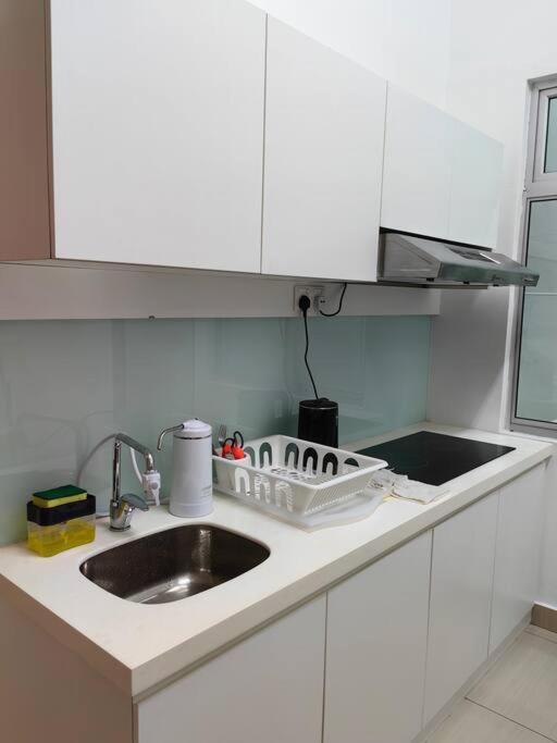 Mount Austin Manhattan Homestay. 1-5 Pax/Projector Netflix