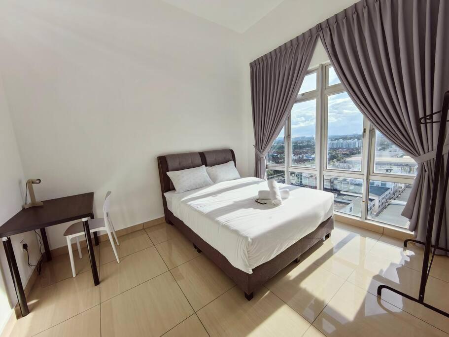 Mount Austin Manhattan Homestay. 1-5 Pax/Projector Netflix