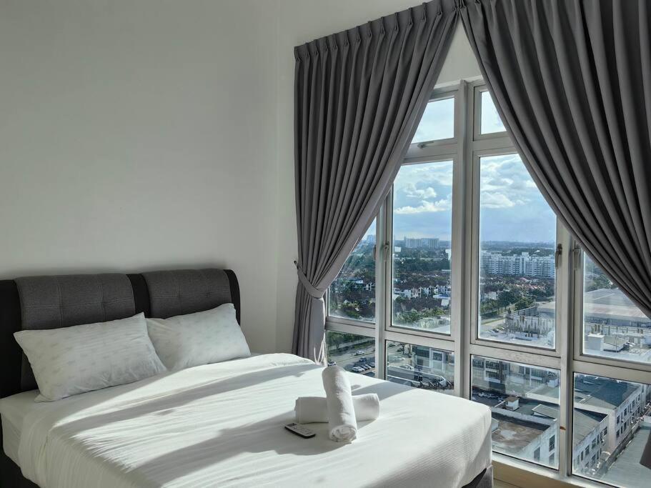 Mount Austin Manhattan Homestay. 1-5 Pax/Projector Netflix
